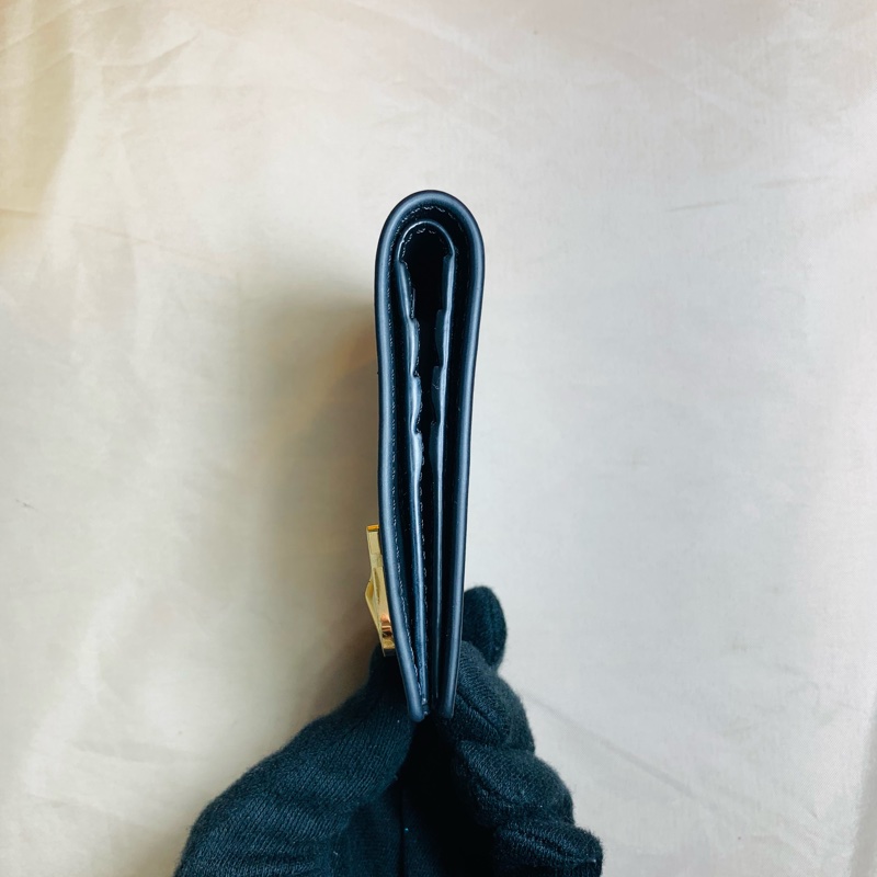 ‼️全台最甜 Fendi 芬迪 黑金怪獸8卡對開短夾-6