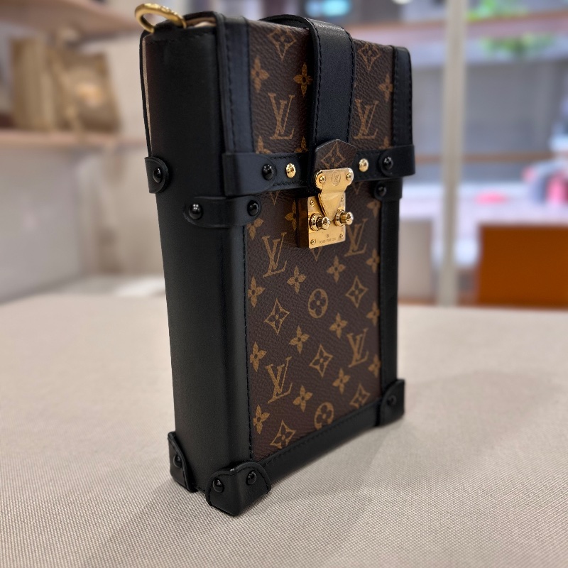 LV 老花 Monogram Pochette Trunk Verticale M63913 晶片款-6