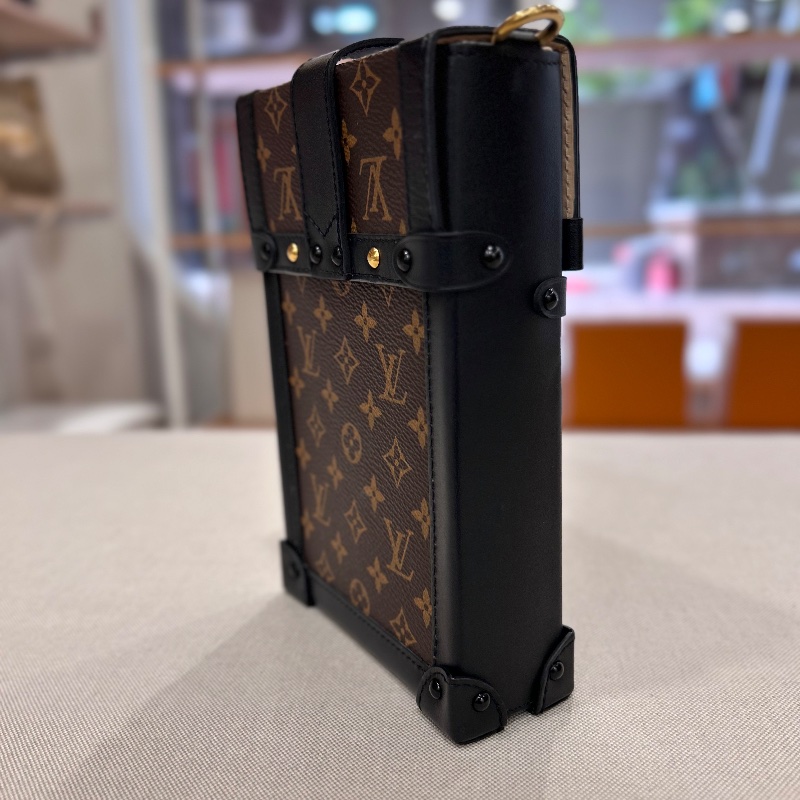 LV 老花 Monogram Pochette Trunk Verticale M63913 晶片款-8