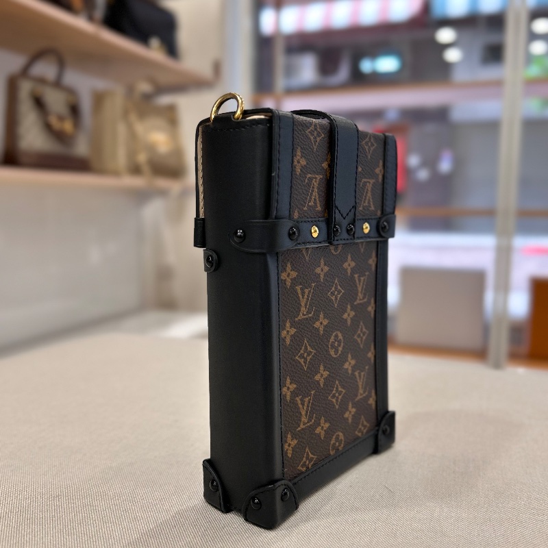 LV 老花 Monogram Pochette Trunk Verticale M63913 晶片款-10