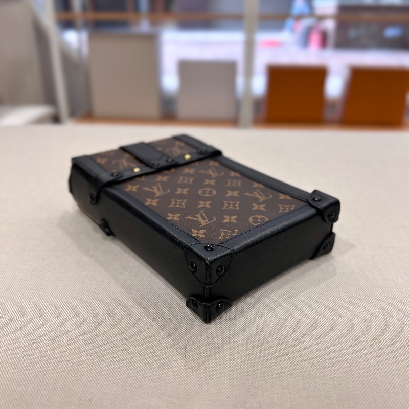LV 老花 Monogram Pochette Trunk Verticale M63913 晶片款-14