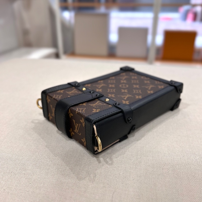 LV 老花 Monogram Pochette Trunk Verticale M63913 晶片款-16