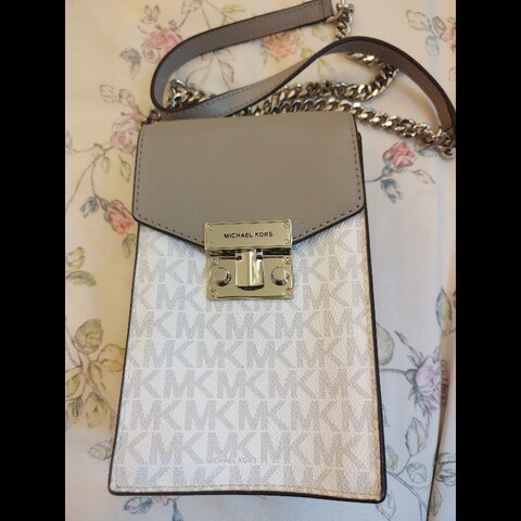 MICHAEL KORS Rose 滿版字母PVC小鍊包（乳白灰）拼色