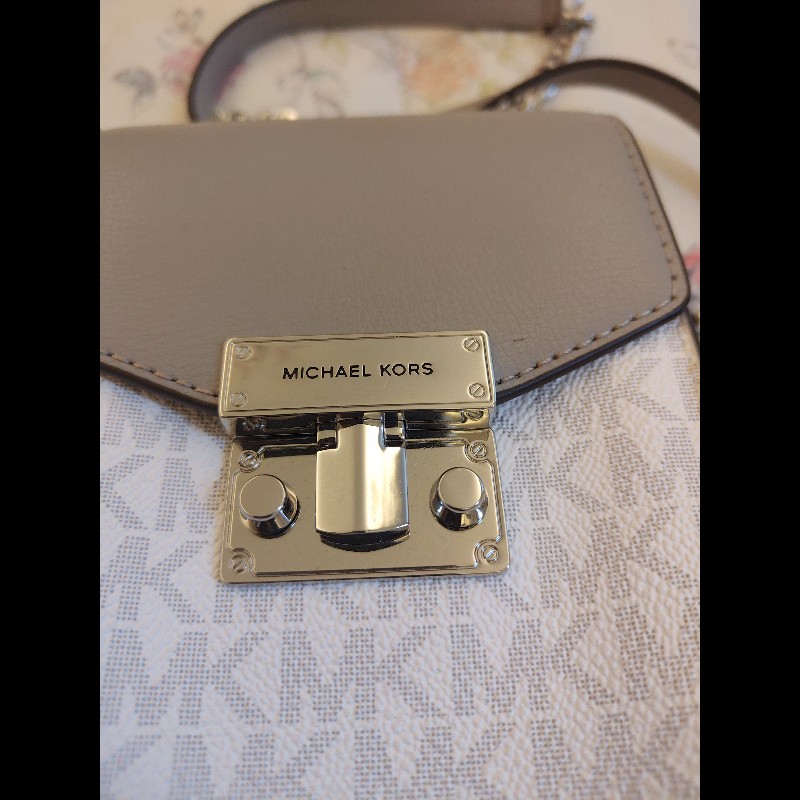 MICHAEL KORS Rose 滿版字母PVC小鍊包(乳白灰)拼色-5