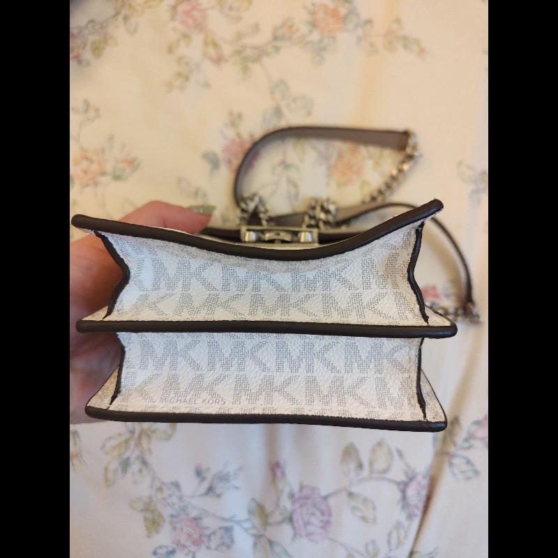 MICHAEL KORS Rose 滿版字母PVC小鍊包(乳白灰)拼色-12