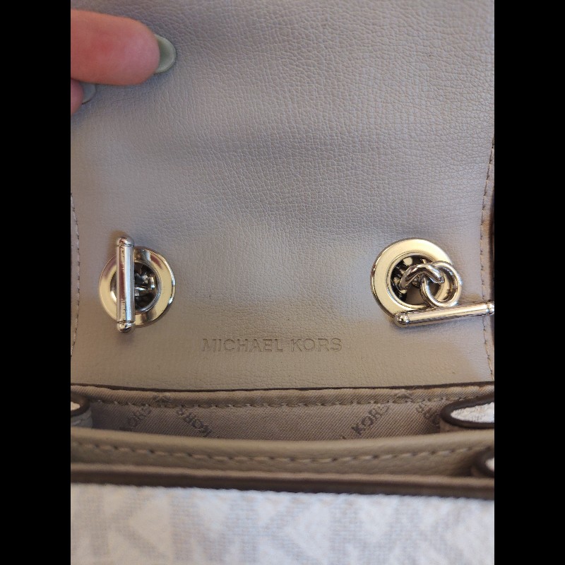 MICHAEL KORS Rose 滿版字母PVC小鍊包(乳白灰)拼色-17