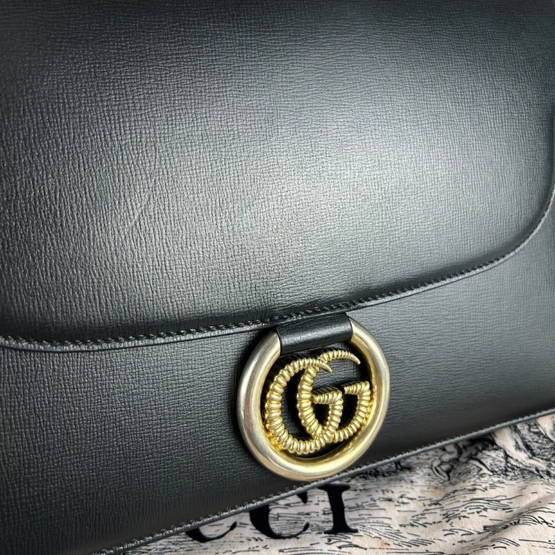 Gucci GG 雙G 圓環設計中款扣式肩背斜背包 2020年-1