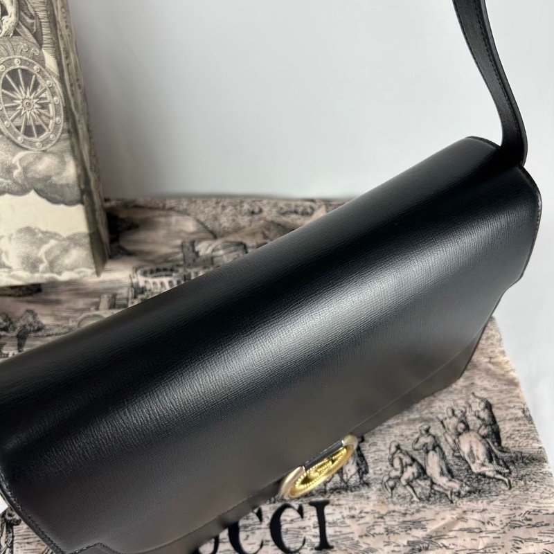 Gucci GG 雙G 圓環設計中款扣式肩背斜背包 2020年-3