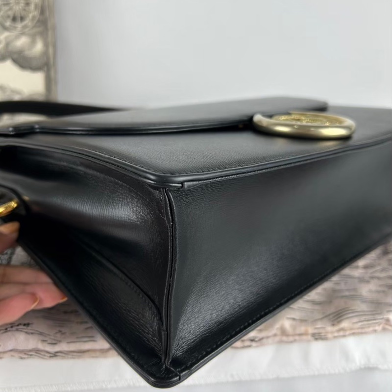 Gucci GG 雙G 圓環設計中款扣式肩背斜背包 2020年-11