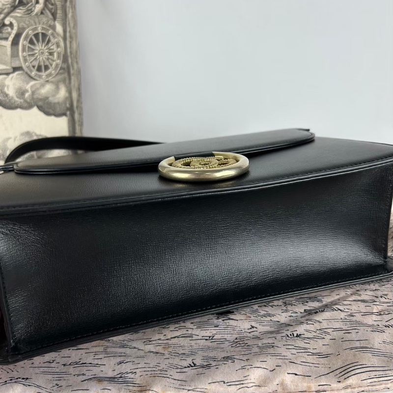 Gucci GG 雙G 圓環設計中款扣式肩背斜背包 2020年-12