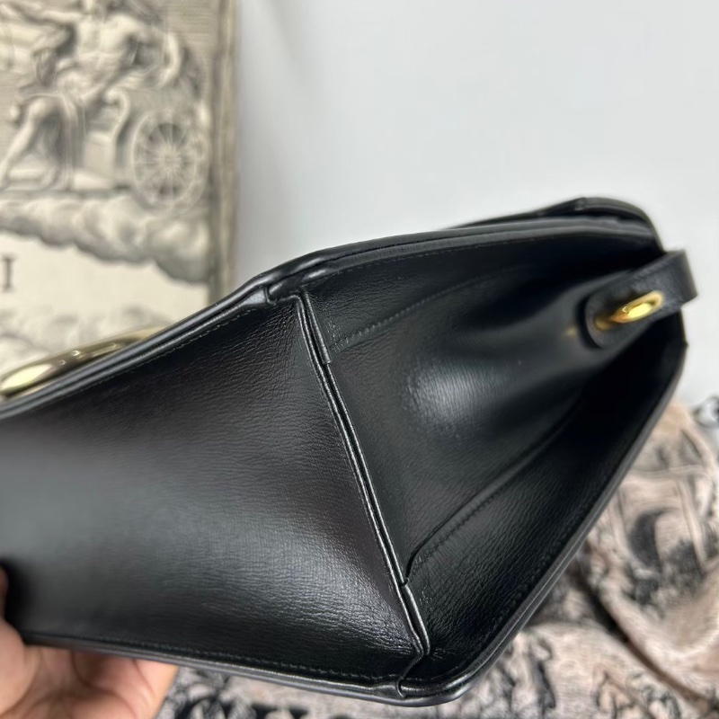 Gucci GG 雙G 圓環設計中款扣式肩背斜背包 2020年-13