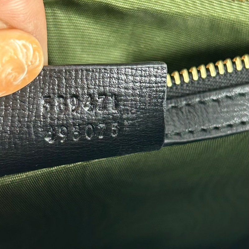 Gucci GG 雙G 圓環設計中款扣式肩背斜背包 2020年-16