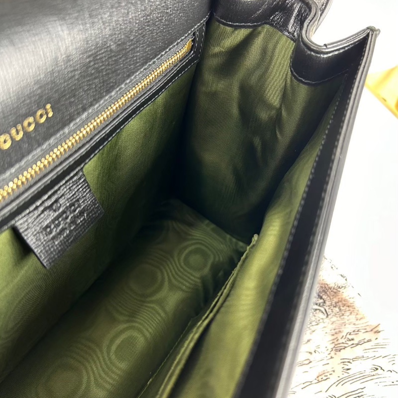 Gucci GG 雙G 圓環設計中款扣式肩背斜背包 2020年-18