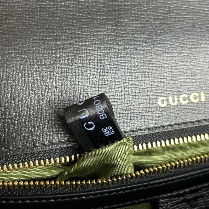 Gucci GG 雙G 圓環設計中款扣式肩背斜背包 2020年-21