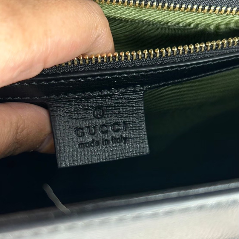 Gucci GG 雙G 圓環設計中款扣式肩背斜背包 2020年-22