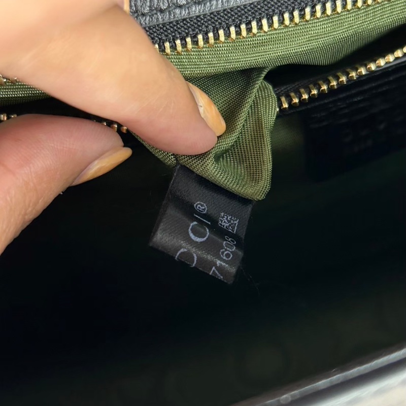 Gucci GG 雙G 圓環設計中款扣式肩背斜背包 2020年-25