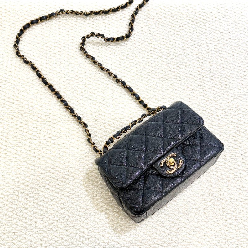 CHANEL - 黑色荔枝皮金鍊季節款24B方胖-0