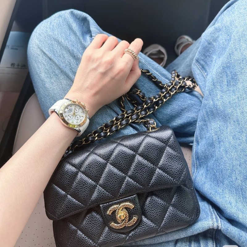 CHANEL - 黑色荔枝皮金鍊季節款24B方胖-1