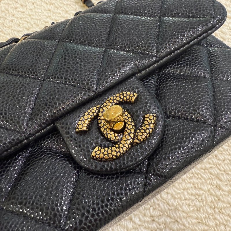 CHANEL - 黑色荔枝皮金鍊季節款24B方胖-2