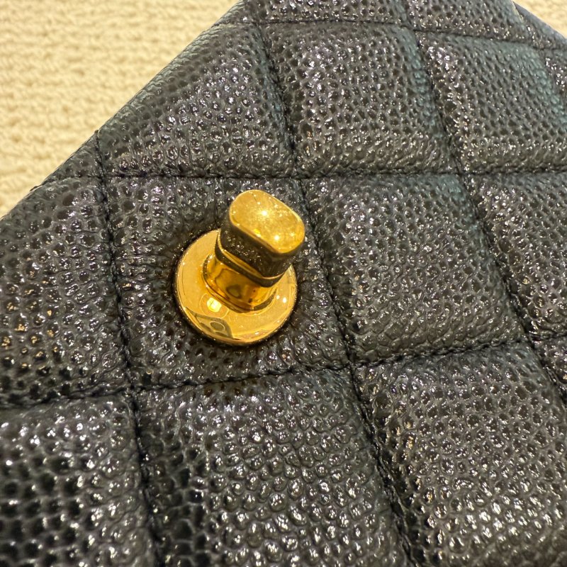 CHANEL - 黑色荔枝皮金鍊季節款24B方胖-17