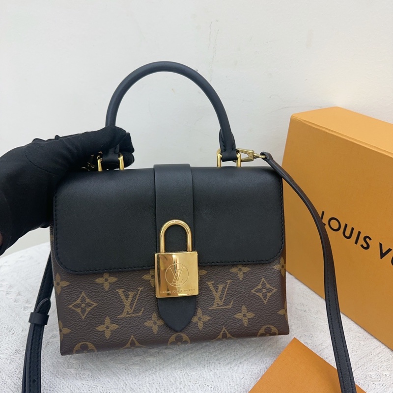 【98新】LV 路易威登  lockbb 鎖頭包 19編碼 附件：塵袋 肩帶 包身無大瑕疵-0