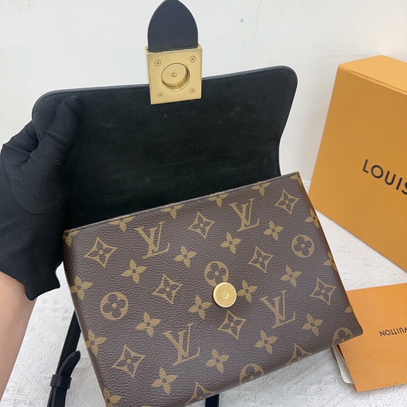 【98新】LV 路易威登  lockbb 鎖頭包 19編碼 附件：塵袋 肩帶 包身無大瑕疵-5