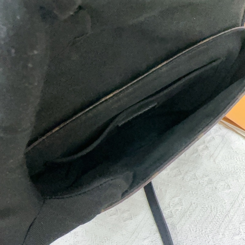 【98新】LV 路易威登  lockbb 鎖頭包 19編碼 附件：塵袋 肩帶 包身無大瑕疵-6