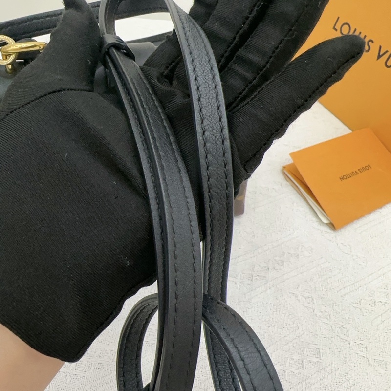 【98新】LV 路易威登  lockbb 鎖頭包 19編碼 附件：塵袋 肩帶 包身無大瑕疵-8