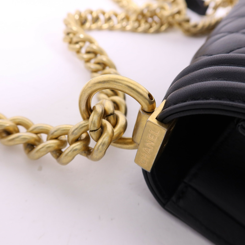 CHANEL 羊皮皮革Boy 25金扣鏈帶肩背袋-10