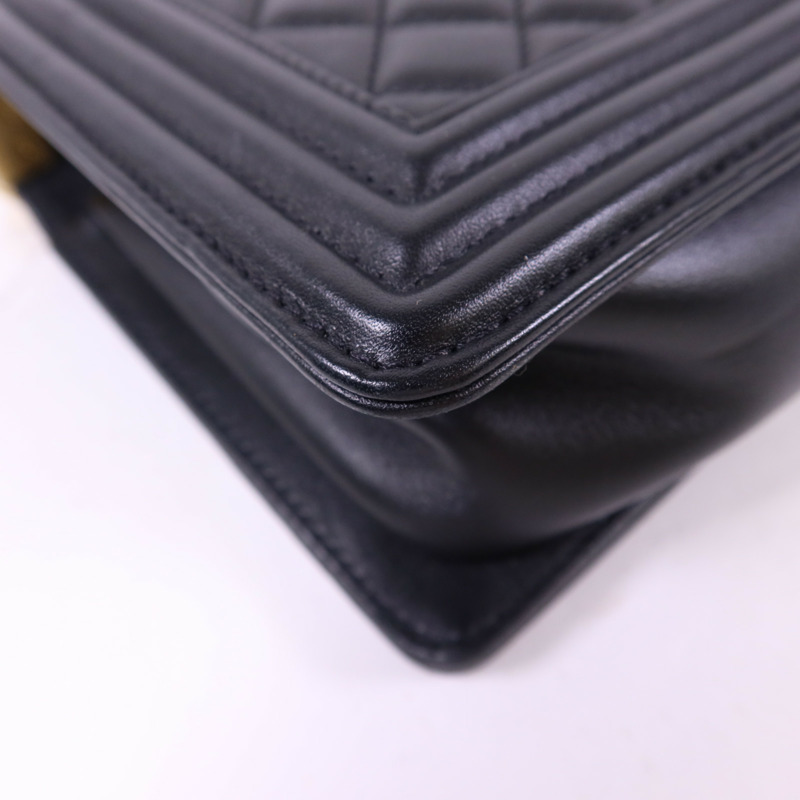 CHANEL 羊皮皮革Boy 25金扣鏈帶肩背袋-14