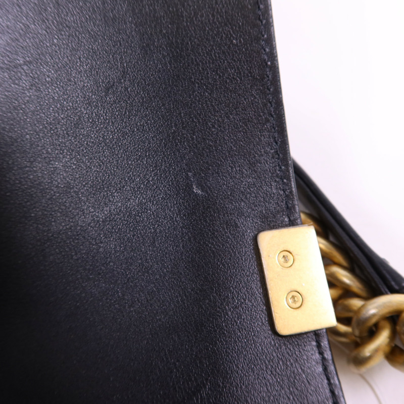 CHANEL 羊皮皮革Boy 25金扣鏈帶肩背袋-17