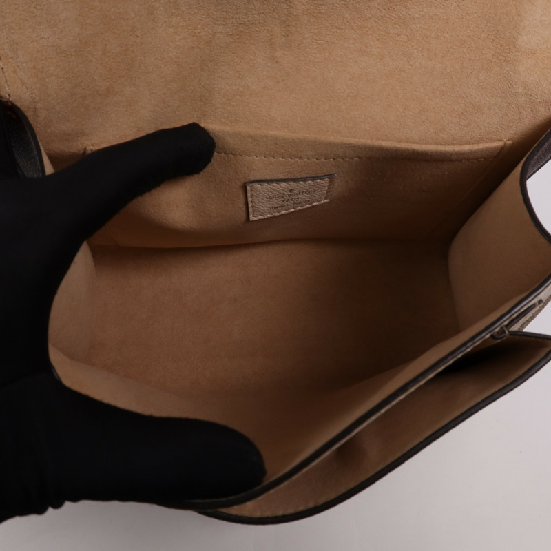 LOUIS VUITTON 牛皮皮革My Lock Me銀扣鏈帶肩背袋-11