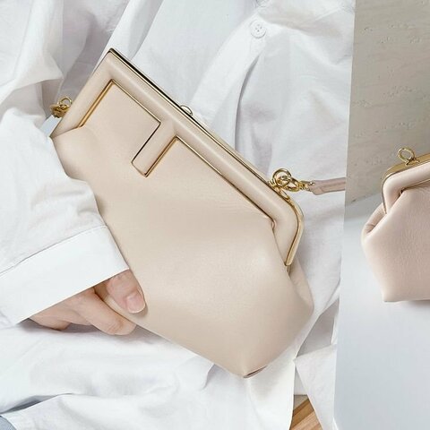 宋慧喬同款【CP 精選🌟小編推薦】Fendi 芬迪  FIRST F Logo 羊皮革 淡粉色 裸粉色 開口包 手拿包 斜挎包