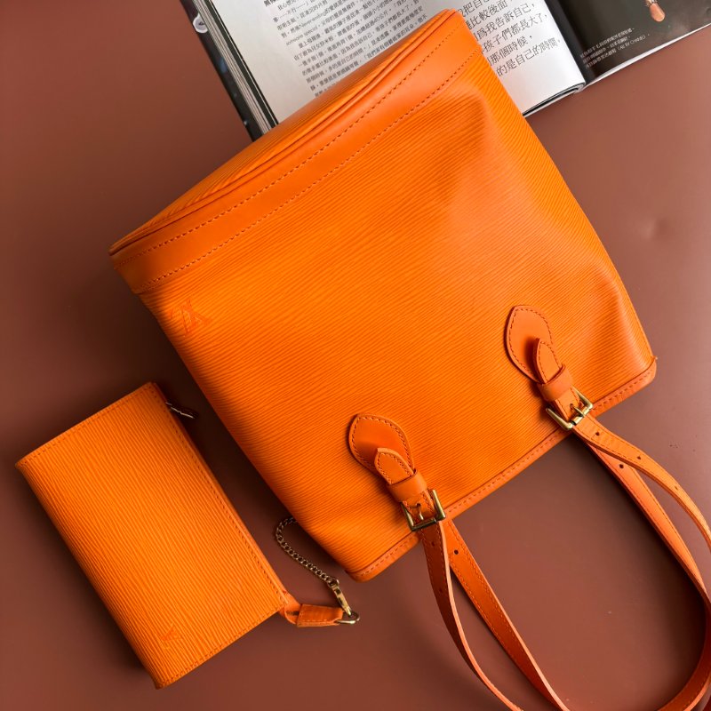 ::LOUIS VUITTON:: LV M5899H 橘色 水波紋 EPI皮革 Bucket PM 水桶包 肩背包 手提包-0