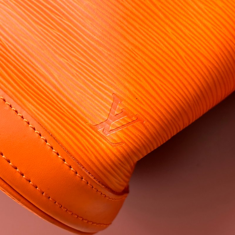 ::LOUIS VUITTON:: LV M5899H 橘色 水波紋 EPI皮革 Bucket PM 水桶包 肩背包 手提包-1