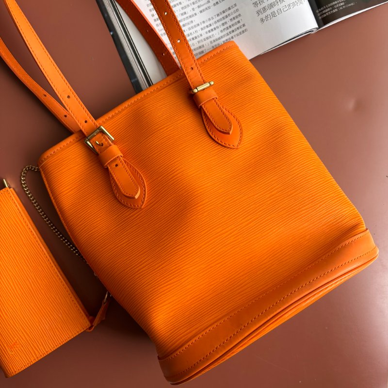 ::LOUIS VUITTON:: LV M5899H 橘色 水波紋 EPI皮革 Bucket PM 水桶包 肩背包 手提包-2