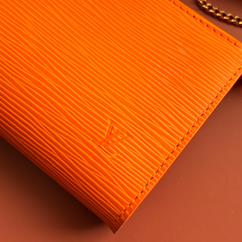 ::LOUIS VUITTON:: LV M5899H 橘色 水波紋 EPI皮革 Bucket PM 水桶包 肩背包 手提包-6