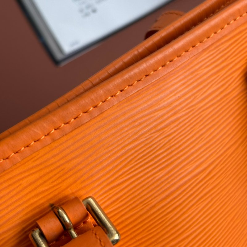 ::LOUIS VUITTON:: LV M5899H 橘色 水波紋 EPI皮革 Bucket PM 水桶包 肩背包 手提包-17