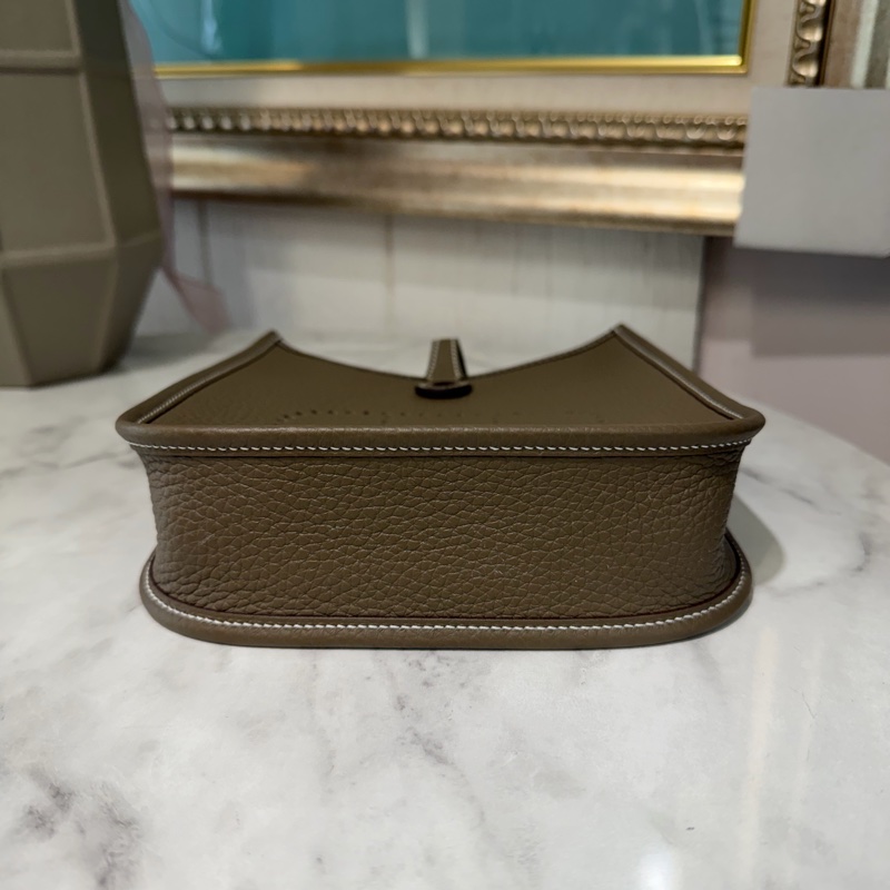 Hermes 大象灰T/C皮Mini Evelyne金釦藍背帶肩斜背包-2