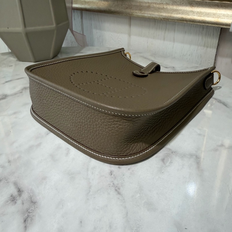 Hermes 大象灰T/C皮Mini Evelyne金釦藍背帶肩斜背包-3