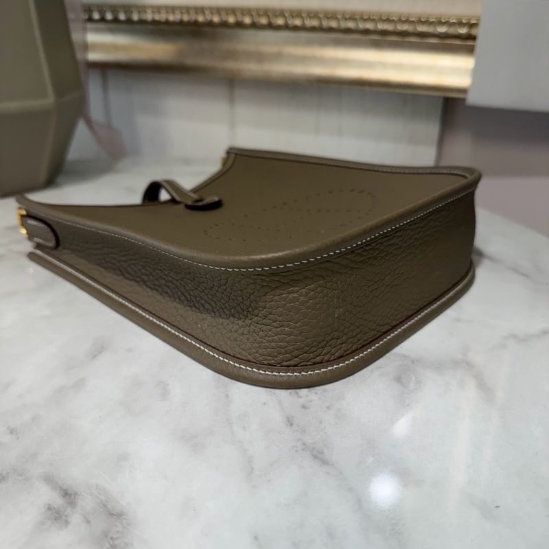 Hermes 大象灰T/C皮Mini Evelyne金釦藍背帶肩斜背包-4