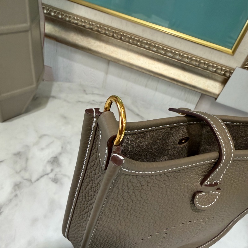 Hermes 大象灰T/C皮Mini Evelyne金釦藍背帶肩斜背包-6