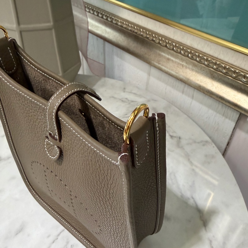 Hermes 大象灰T/C皮Mini Evelyne金釦藍背帶肩斜背包-7