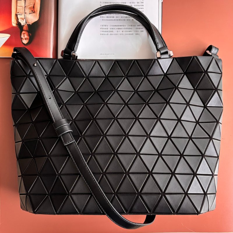 限定款::BAO BAO ISSEY MIYAKE :: CRYSTAL MATTE 霧面啞光斜背手提兩用包 水晶包 三宅一生-0