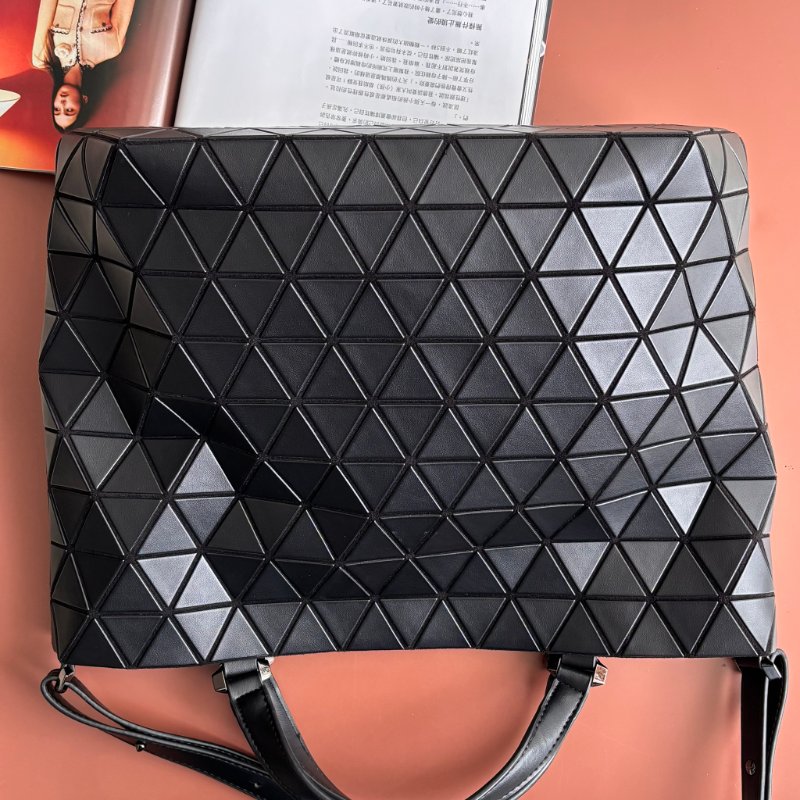 限定款::BAO BAO ISSEY MIYAKE :: CRYSTAL MATTE 霧面啞光斜背手提兩用包 水晶包 三宅一生-1