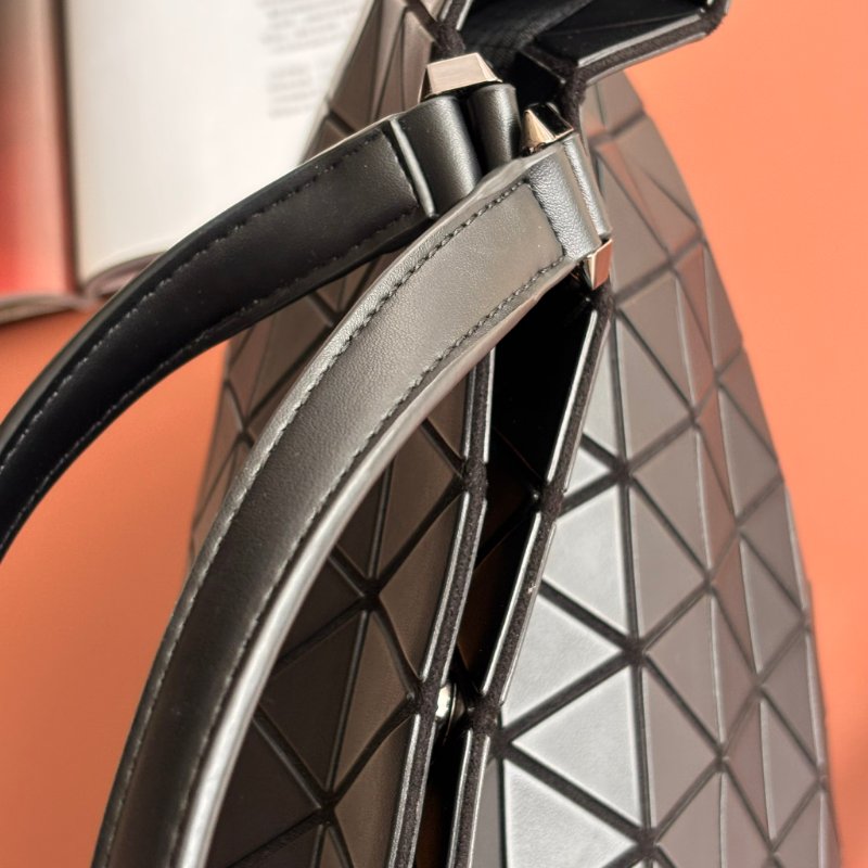 限定款::BAO BAO ISSEY MIYAKE :: CRYSTAL MATTE 霧面啞光斜背手提兩用包 水晶包 三宅一生-3