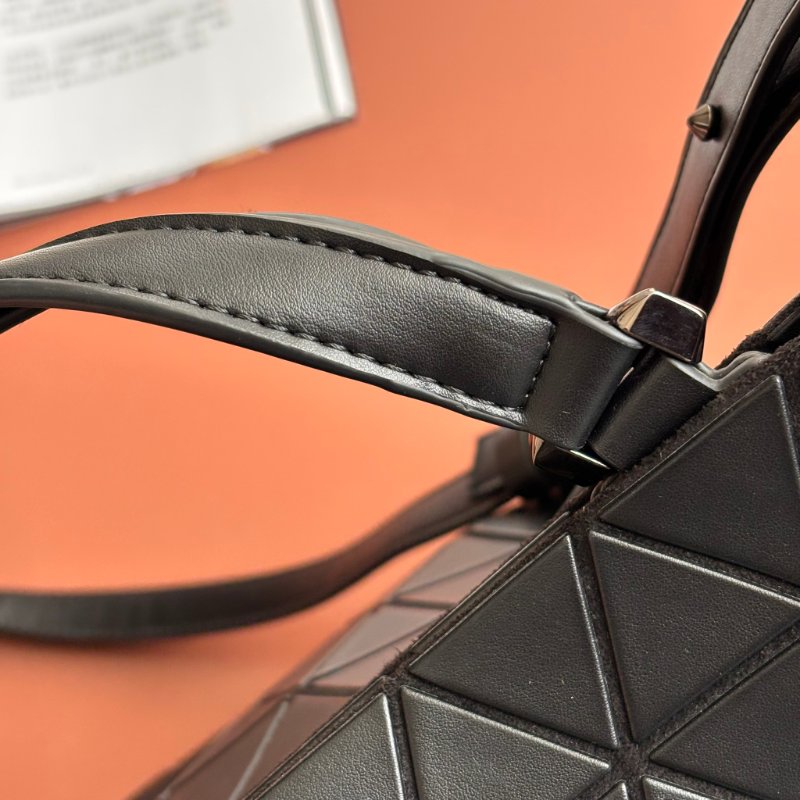 限定款::BAO BAO ISSEY MIYAKE :: CRYSTAL MATTE 霧面啞光斜背手提兩用包 水晶包 三宅一生-5