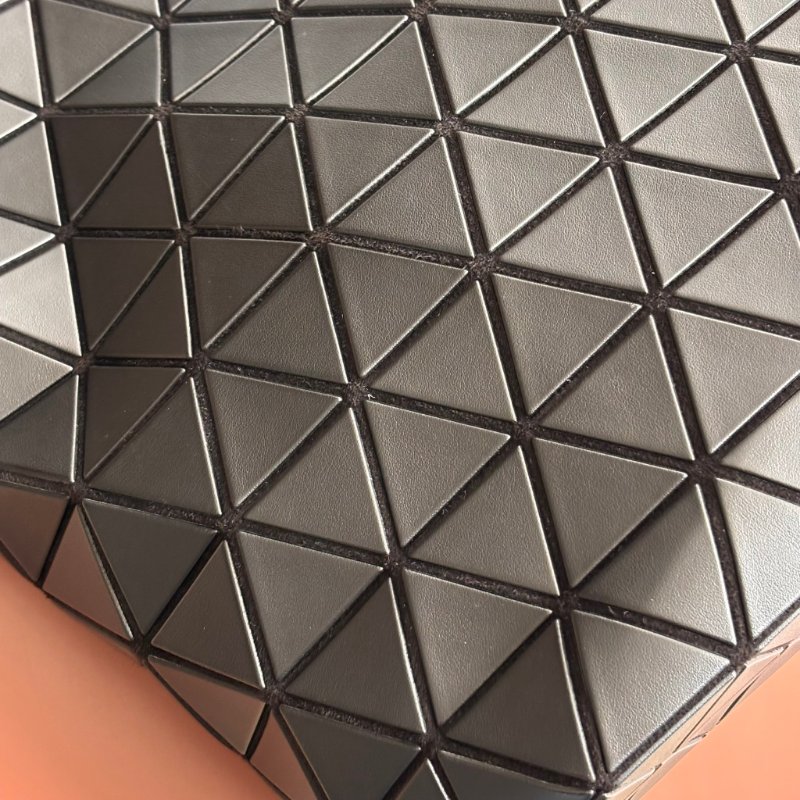 限定款::BAO BAO ISSEY MIYAKE :: CRYSTAL MATTE 霧面啞光斜背手提兩用包 水晶包 三宅一生-8