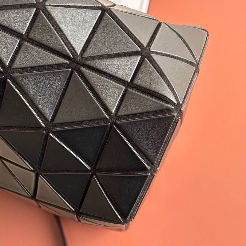 限定款::BAO BAO ISSEY MIYAKE :: CRYSTAL MATTE 霧面啞光斜背手提兩用包 水晶包 三宅一生-12