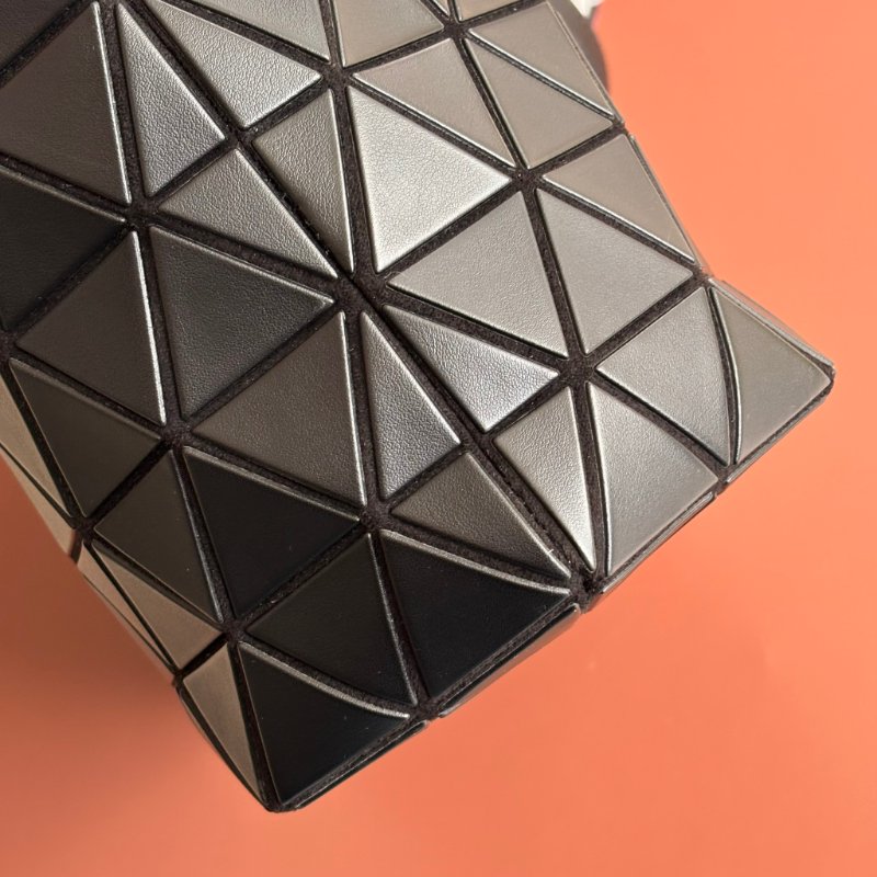 限定款::BAO BAO ISSEY MIYAKE :: CRYSTAL MATTE 霧面啞光斜背手提兩用包 水晶包 三宅一生-13